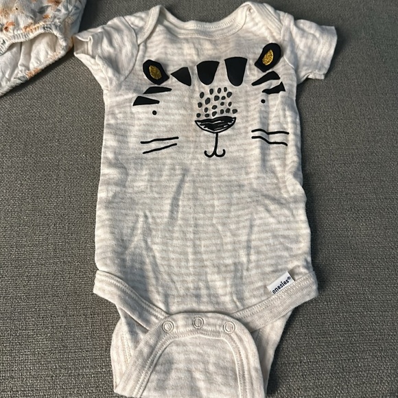 3/6M baby girl lot. Modern moments corduroy jumper, onsies, pants, floral dress - Picture 9 of 13